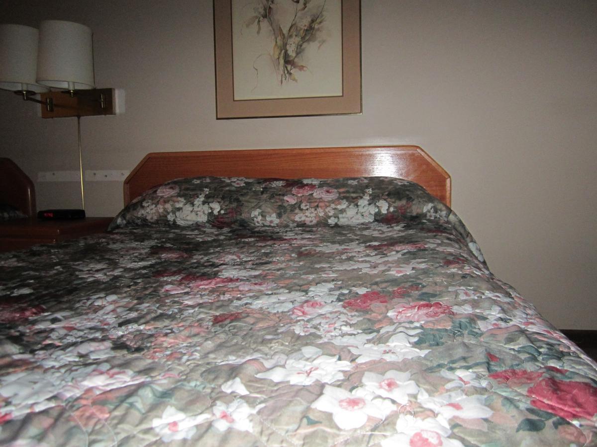 Red Coach Inn 100 Mile House 외부 사진