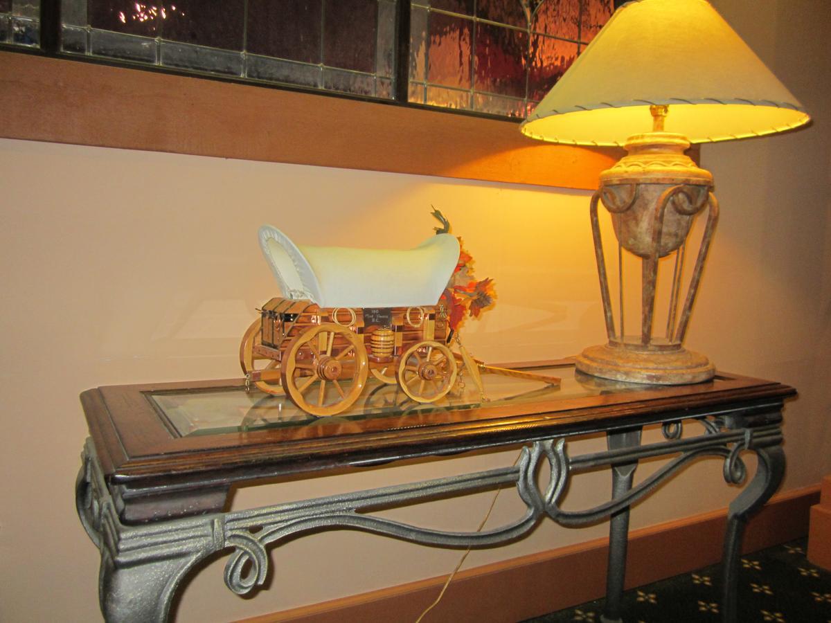 Red Coach Inn 100 Mile House 외부 사진